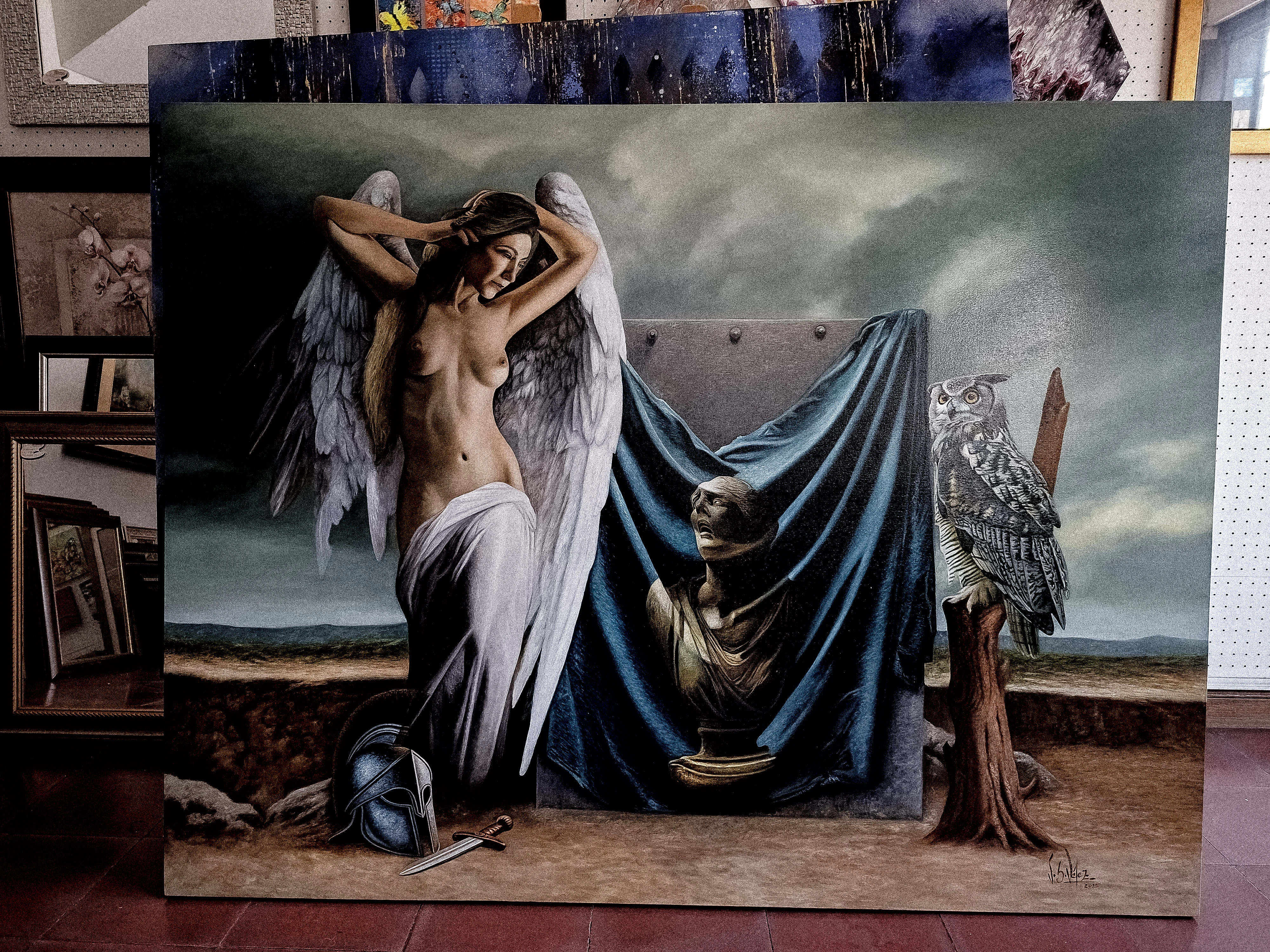 John Vélez en su estudio de arte